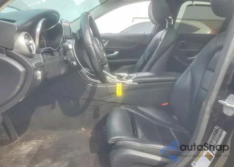 2016 Mercedes-Benz C 300 4Matic z USA, uszkodzony, nr VIN 55SWF4KB5GU108252